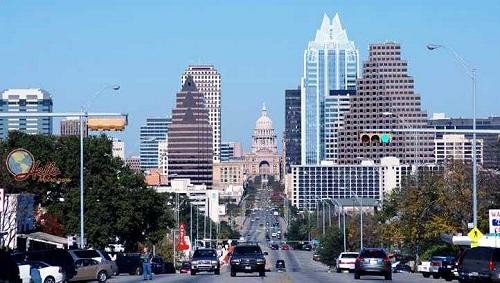 Austin là thủ phủ của tiểu bang Texas và là trung tâm quản lý hành chính của Quận Travis. Tọa lạc ở miền Trung Texas, đâylà thành phố lớn thứ 4 của Texas và thành phố lớn thứ 16 của Mỹ.