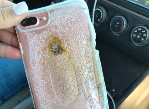 Chiếc ốp lưng bên ngoài iPhone cũng bị nóng chảy