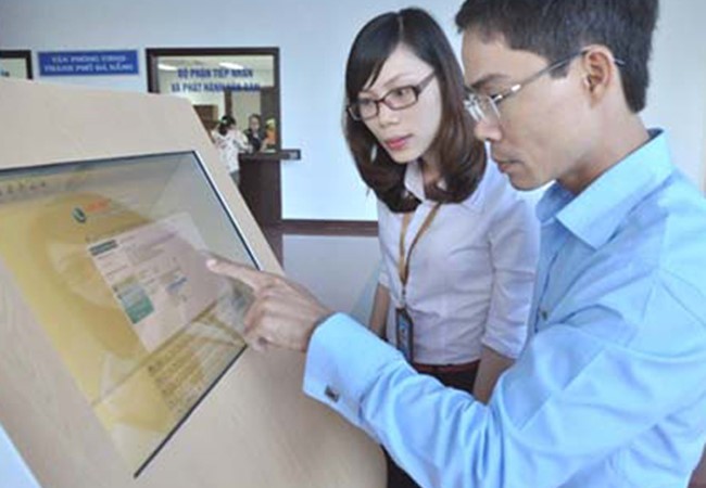 Theo báo cáo công bố gần đây, Việt Nam xếp hạng 89 trên thế giới về phát triển Chính phủ điện tử, tăng 10 bậc so với xếp hạng năm 2014 nhưng lại tụt xuống vị trí thứ 6 trong khu vực ASEAN.