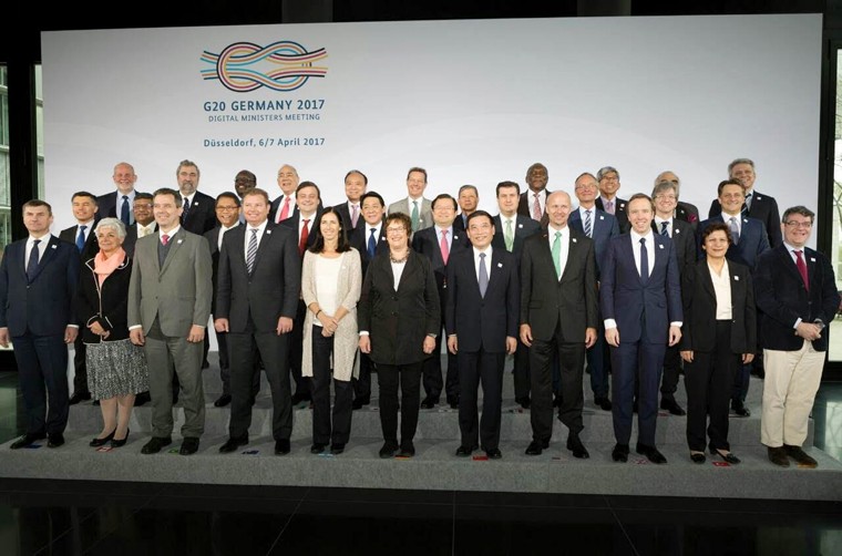 Các đại biểu dự Hội nghị Bộ trưởng các nền kinh tế số G20 tại Đức chụp ảnh lưu niệm.