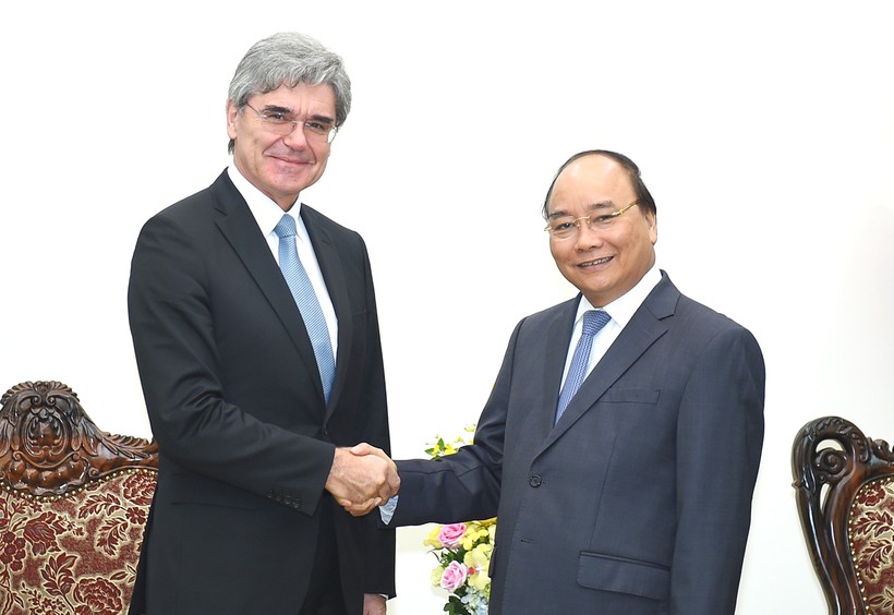 Thủ tướng Nguyễn Xuân Phúc tiếp Tổng Giám đốc Tập đoàn Siemens (Đức). Ảnh: VGP/Quang Hiếu