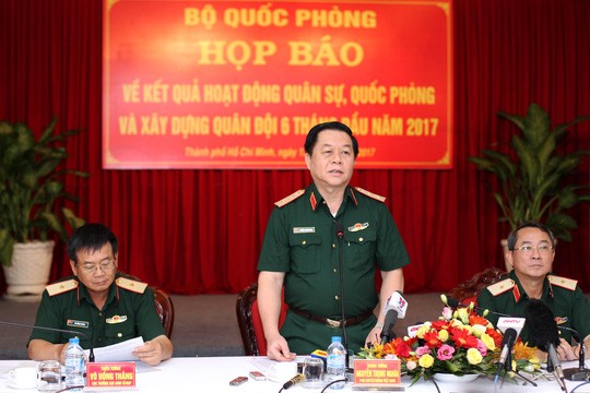 Trung tướng Nguyễn Trọng Nghĩa chủ trì buổi hợp báo sáng 13-7