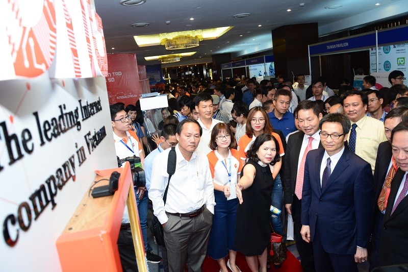 Diễn đàn cấp cao CNTT-TT Việt Nam - Vietnam ICT Summit 2017 có sự tham dự và phát biểu chỉ đạo của Phó Thủ tướng Vũ Đức Đam, Bộ trưởng Bộ TT&TT Trương Minh Tuấn cùng lãnh đạo nhiều bộ ngành, địa phương. Ảnh: V.N