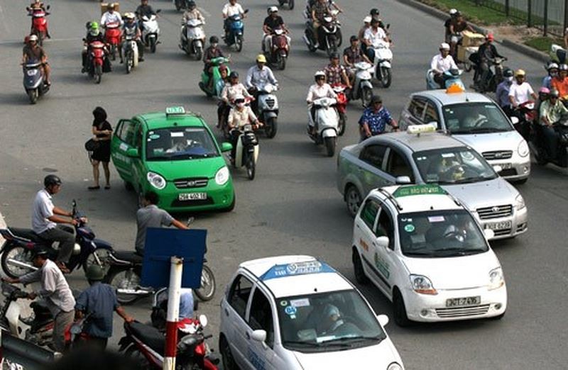 Bộ trưởng Nguyễn Văn Thể lưu ý, Bộ, ngành địa phương quản lý hoạt động vận tải nói chúng chứ không riêng taxi.
