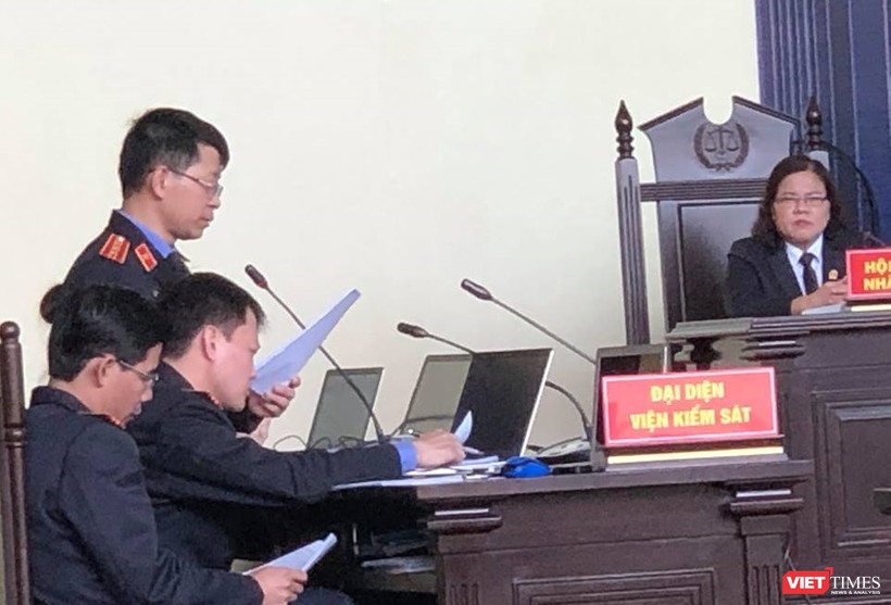Viện kiểm sát Nhân dân tỉnh Phú Thọ giữ quyền công tố công bố  bản luận tội đối với các bị cáo.