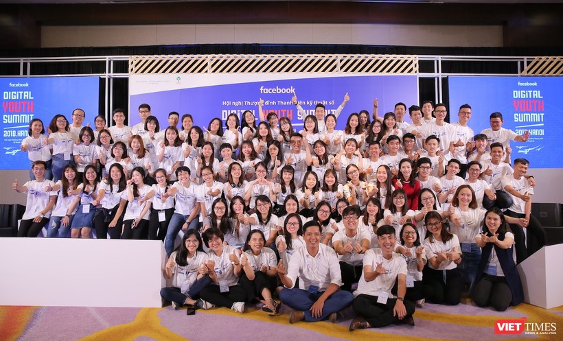 Các Lãnh đạo trẻ tại Hội nghị thượng đỉnh Thanh niên kỹ thuật số.