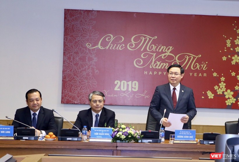 Phó Thủ tướng Vương Đình Huệ cùng lãnh đạo các bộ, ngành đã thăm và làm việc với Tập đoàn VNPT sáng nay (11/2).