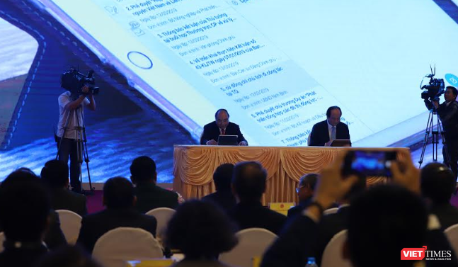 Sáng nay, Thủ tướng Chính phủ Nguyễn Xuân Phúc đã trực tiếp ký ban hành văn bản điện tử trên hệ thống Quản lý văn bản và Hồ sơ công việc.