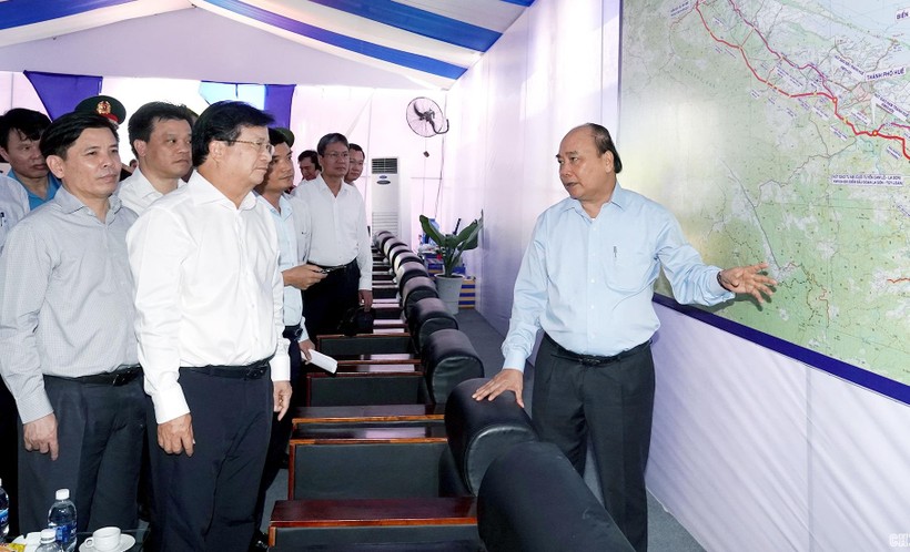 Thủ tướng Nguyễn Xuân Phúc tại Lễ khởi công xây dựng dự án tuyến cao tốc Cam Lộ-La Sơn