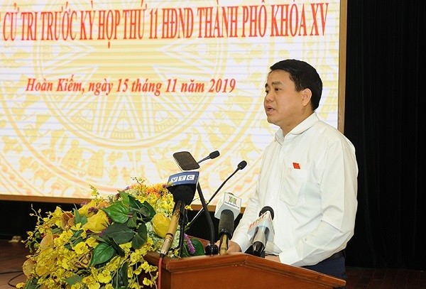 Chủ tịch Hà Nội Nguyễn Đức Chung phát biểu tại buổi tiếp xúc cử tri. 