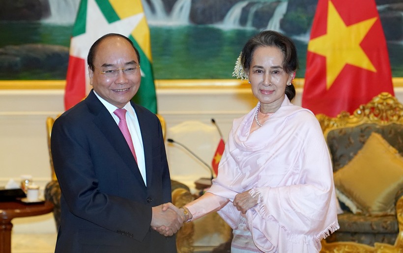 Thủ tướng Nguyễn Xuân Phúc hội đàm với Cố vấn Nhà nước Aung San Suu Kyi.
