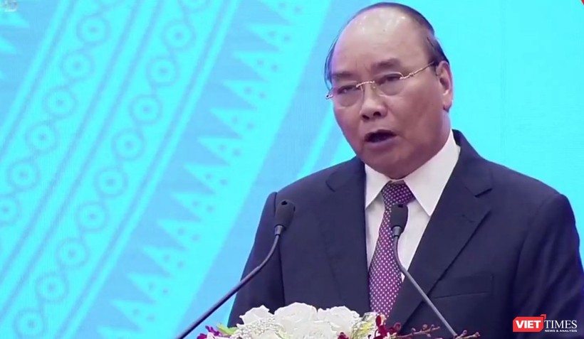 Thủ tướng Nguyễn Xuân Phúc cho rằng ngay thời điểm này - sau thời gian giãn cách xã hội - chính là cơ hội trăm năm cho doanh nghiệp.