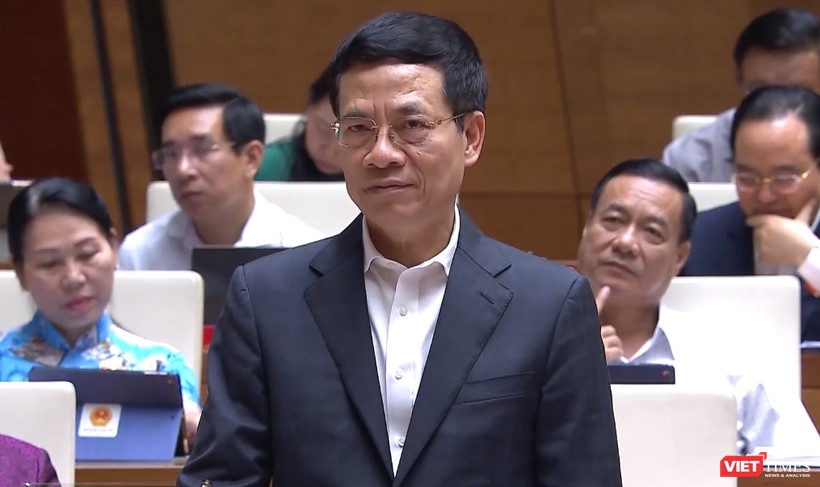 Bộ trưởng Nguyễn Mạnh Hùng trả lời chất vấn về MXH Việt Nam.