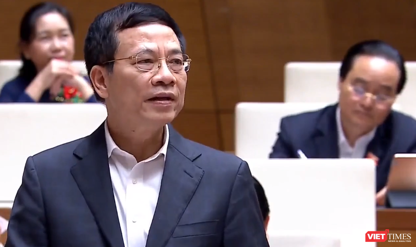 Bộ trưởng Nguyễn Mạnh Hùng trả lời chất vấn trước Quốc hội tại phiên họp ngày 9/11.