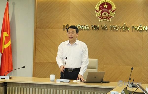 Thứ trưởng Nguyễn Huy Dũng chủ trì cuộc họp từ điểm cầu Bộ TT&TT - 18 Nguyễn Du (Hà Nội)