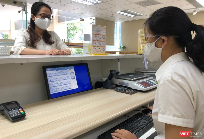 Đội ngũ giao dịch viên Vietnam Post sử dụng các nền tảng ứng dụng MPITS nhằm nâng cao trải nghiệm về dịch vụ cho khách hàng