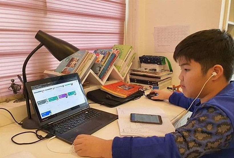 gần 60% số trẻ em ở khu vực APAC tham gia các lớp học trực tuyến qua điện thoại thông minh.