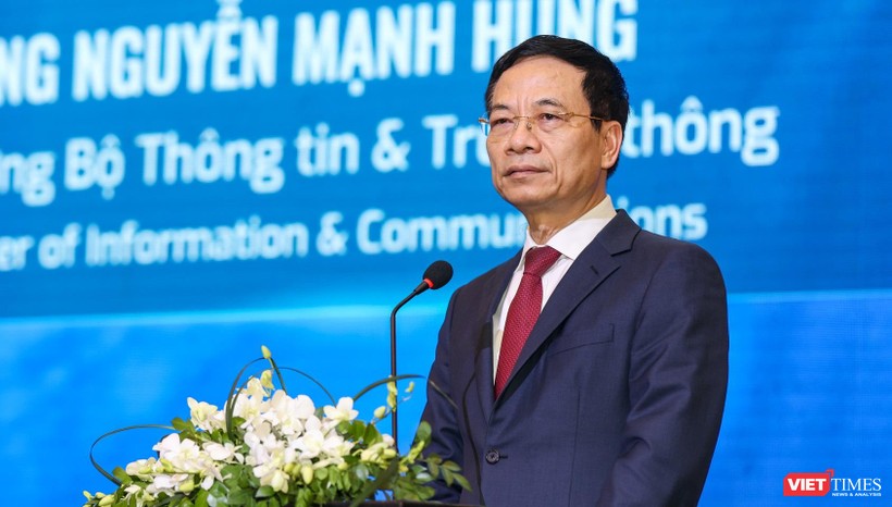 Bộ trưởng Nguyễn Mạnh Hùng cho rằng người Việt Nam có cảm thấy an toàn khi chuyển đổi số hay không là phụ thuộc vào các nền tảng số Việt Nam có độ an toàn cao, phụ thuộc vào sự bảo vệ của các doanh nghiệp ATTT Việt Nam.