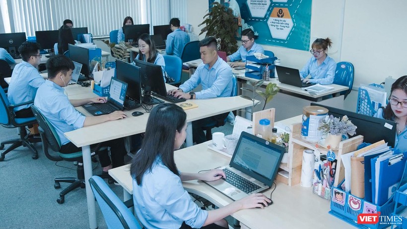43% số người tham gia khảo sát tại Việt Nam tin rằng doanh nghiệp của họ đã đánh giá chưa đúng tầm quan trọng của con người khi lên kế hoạch các chương trình chuyển đổi số để ứng dụng vào chuyển đổi số doanh nghiệp.