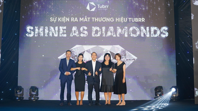 Ban lãnh đạo Sconnect Việt Nam tại ra mắt thị trường Việt Nam thương hiệu TUBRR - Hệ thống cung cấp dịch vụ quản lý mạng lưới đa kênh.