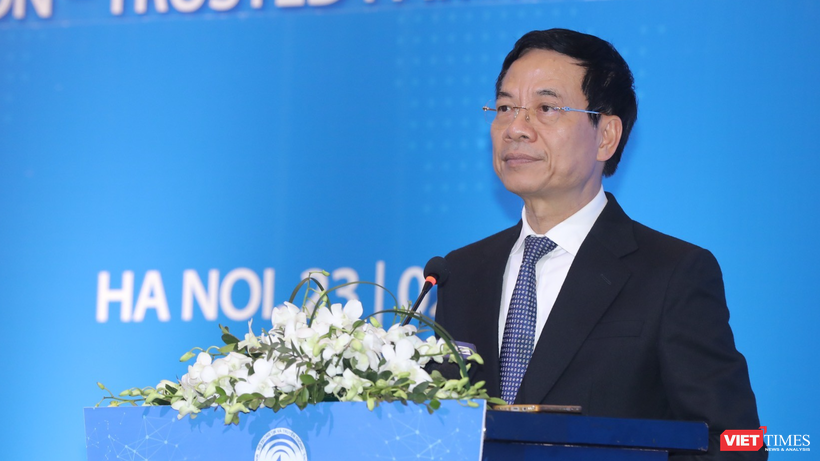 Bộ trưởng Nguyễn Mạnh Hùng nêu quan điểm doanh nghiệp công nghệ số Việt Nam phải đi con đường của riêng mình thì mới có thể thành công.