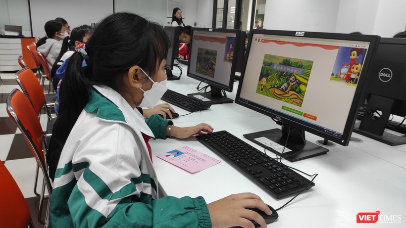 Trạng Nguyên Tiếng Việt giúp các em tham gia học được học về kiến thức cơ bản cũng như nâng cao về môn học Tiếng Việt.