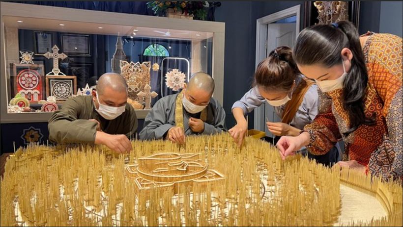 Sản phẩm tạo hình bằng tăm tre được các nghệ nhân dày công chuẩn bị. Ảnh: BOARC - Art of Bamboo