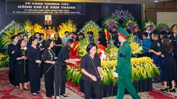 Người dân Hải Phòng xúc động tiễn biệt Phó Thủ tướng Lê Văn Thành