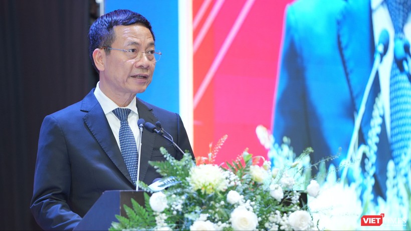 Chính phủ tạo ra môi trường sống, làm việc online, tạo ra niềm tin trong nền kinh tế số - theo quan điểm của Bộ trưởng Nguyễn Mạnh Hùng.