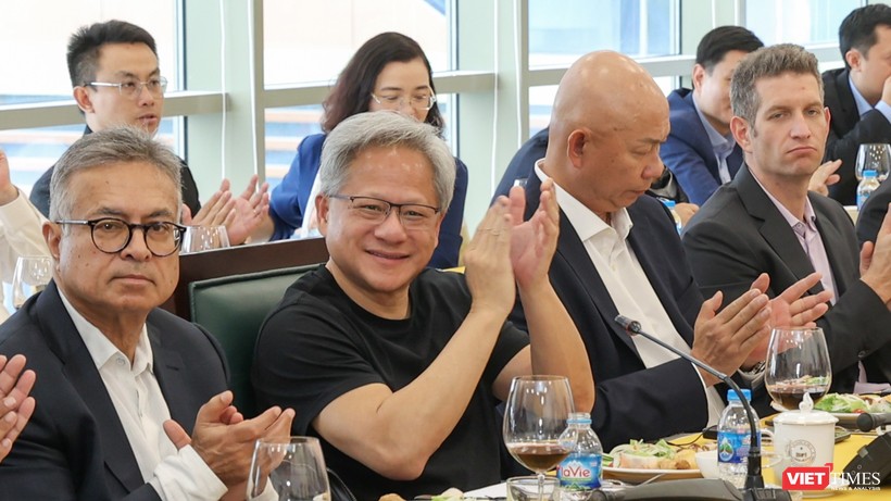 Ông Jensen Huang, Chủ tịch kiêm CEO của Tập đoàn Nvidia đánh giá cao về tiềm năng ngành bán dẫn và AI của Việt Nam.