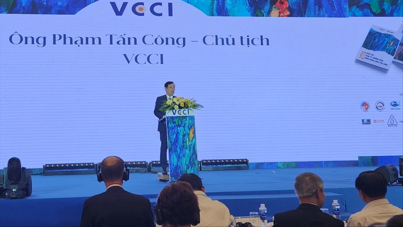 Ông Phạm Tấn Công - Chủ tịch Liên đoàn Thương mại và Công nghiệp Việt Nam phát biểu tại Lễ công bố Báo cáo Kinh tế thường niên đồng bằng sông Cửu Long năm 2023.