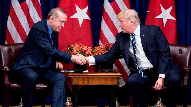 Tổng thống Mỹ Donald Trump và Tổng thống Thổ Nhĩ Kỳ Recep Tayyip Erdogan (ảnh: dailywire)