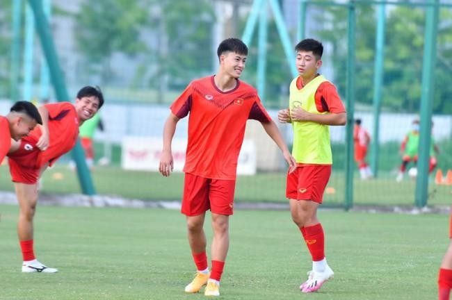 Văn Trường có buổi tập đầu tiên cùng U19 Việt Nam sau hành trình tại U23 châu Á 2022.