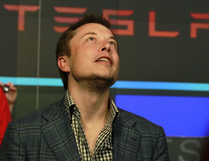 Elon Musk từng là câu bé thường xuyên bị bắt nạt khi còn đi học. Nhưng nay anh đã là một "Người Sắt" có những ý tưởng "cực kỳ điên rồ". (Ảnh: Business Insider).