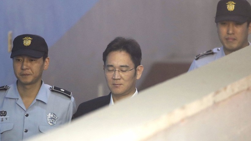 Chủ tịch Samsung, ông Lee Kun-hee, cha của Lee Jae-yong, từng bị cáo buộc hối lộ 2 lần song đều được ân xá (Ảnh: AP)
