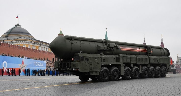 Hệ thống tên lửa đạn đạo liên lục địa có khả năng mang đầu đạn hạt nhân Yars RS-24 của Nga xuất hiện trong cuộc diễu binh trên Quảng trường Đỏ hôm 9/5/2019 (Ảnh: AFP)