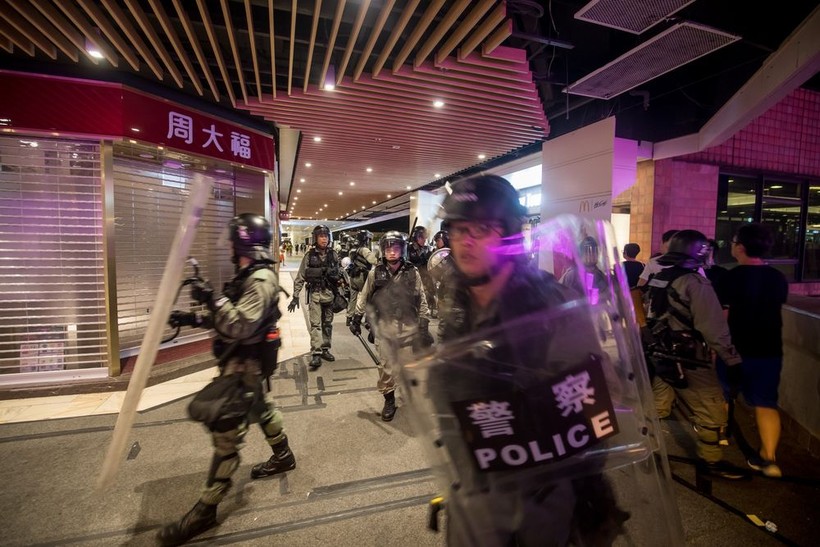 Làn sóng biểu tình rộng khắp ở Hong Kong gây tác động tiêu cực tới nền kinh tế (Ảnh: Bloomberg)