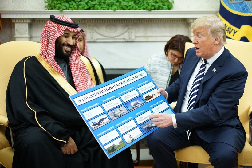 Ông Trump gạt phăng 3 nghị quyết chung của giới lập pháp để bán vũ khí cho các đồng minh Trung Đông (Ảnh: SCMP)