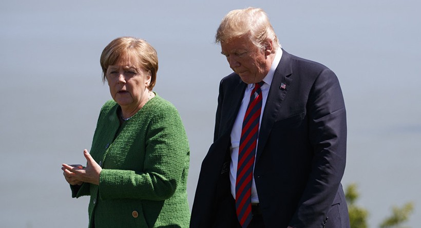 Thủ tướng Đức Angela Merkel và Tổng thống Mỹ Donald Trump trong một cuộc gặp (Ảnh: AP)