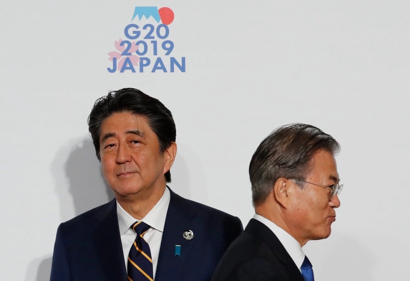Thủ tướng Nhật Bản Shinzo Abe và Tổng thống Hàn Quốc Moon Jae-in (Ảnh: Getty)