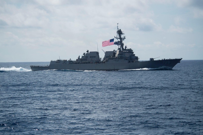 Chiến hạm USS Wayne E. Meyer của Mỹ (Ảnh: Reuters)