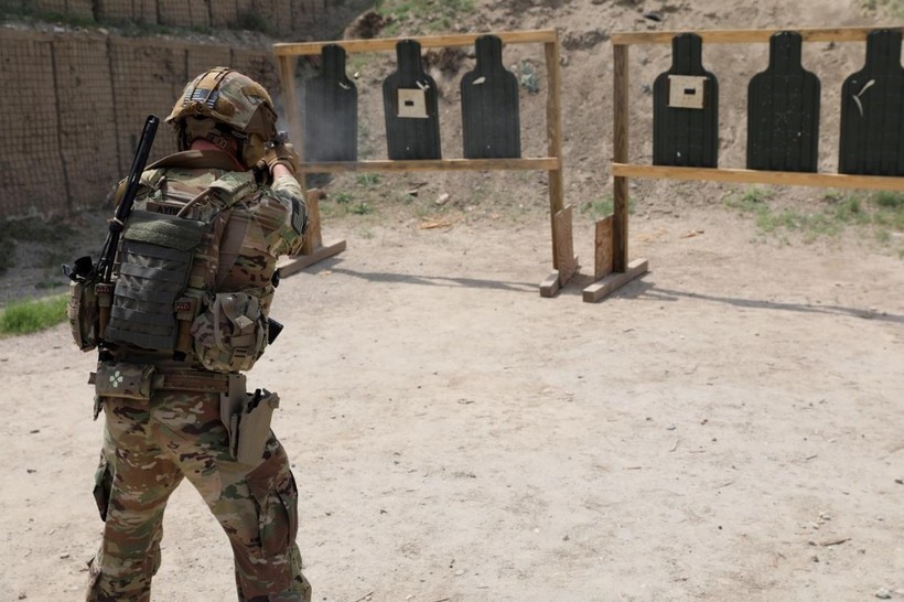 Một binh sỹ Mỹ tại Afghanistan trong một bài tập bắn (Ảnh: Reuters)