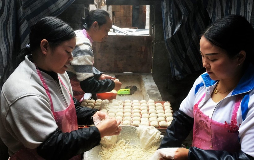 Bên trong một xưởng làm thịt từ đậu phụ ở Quý Châu, Trung Quốc (Ảnh: Getty)