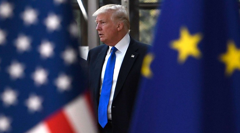 Việc chính quyền Trump áp thuế EU có thể làm bùng phát căng thẳng trong thương mại (Ảnh: CNBC)
