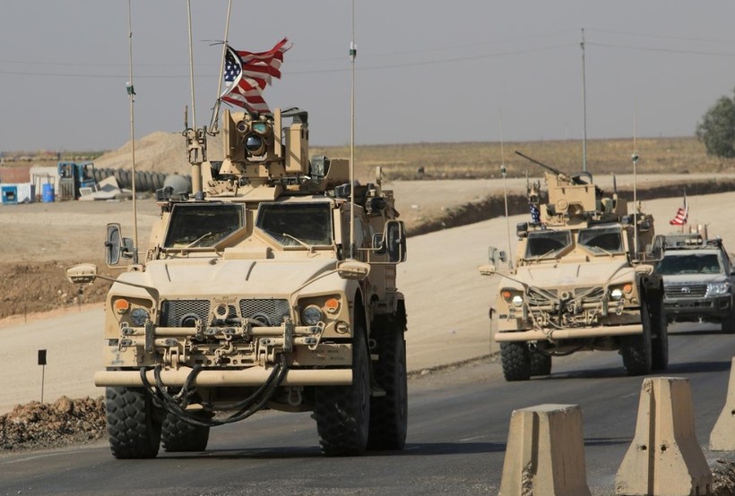 Đoàn xe quân sự Mỹ di chuyển sang Iraq sau khi rút khỏi Đông Bắc Syria (Nguồn: Reuters)
