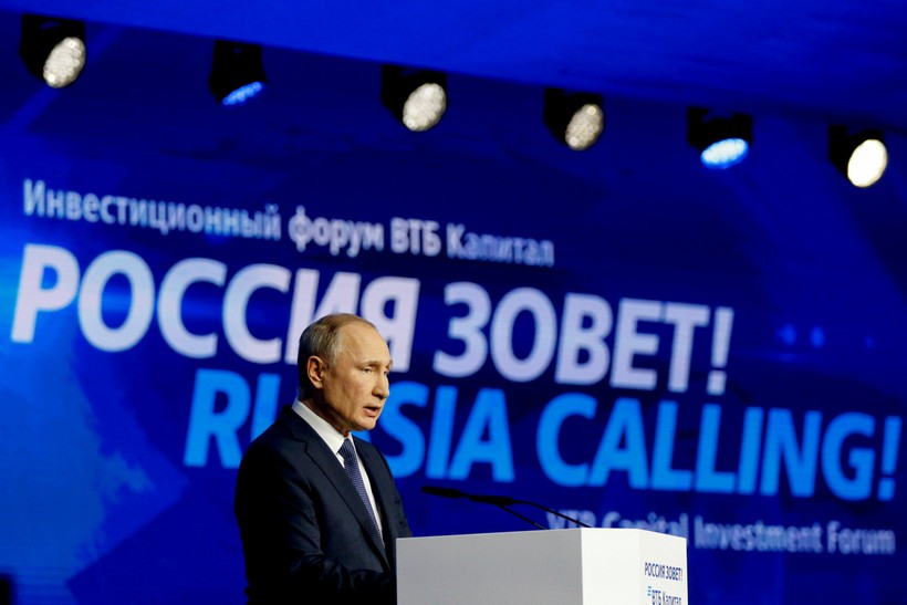 Tổng thống Putin phát biểu tại diễn đàn đầu tư Russia Calling (Ảnh: NBC)