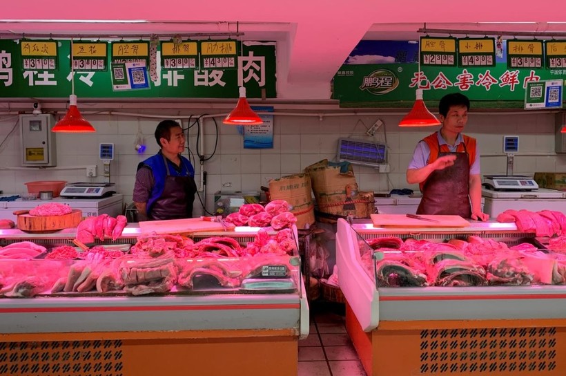 Trung Quốc đang thiếu hụt trầm trọng nguồn cung thịt lợn ngay trong lúc nhu cầu đang tăng mạnh (Ảnh: Reuters)