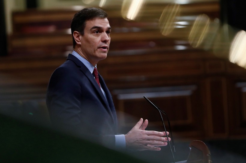 Thủ tướng Tây Ban Nha Pedro Sanchez phát biểu tại Quốc hội ngày 9/4 (Ảnh: CNN)