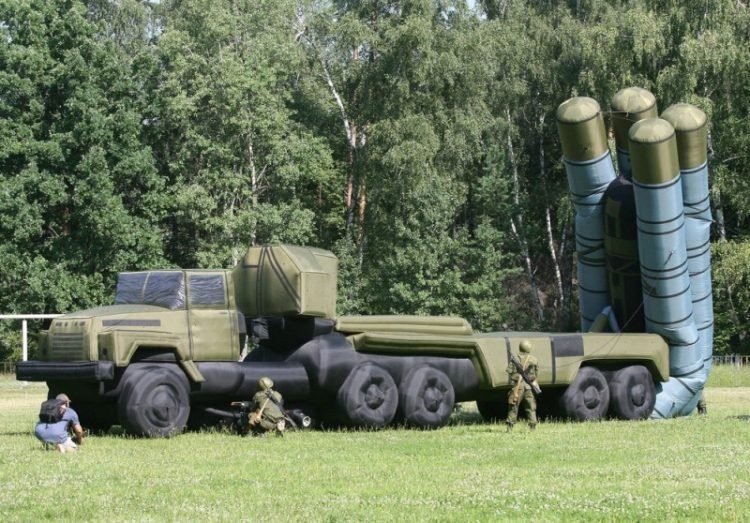 Một trong số những mô hình bơm hơi mà quân đội Nga sử dụng để đánh lừa địch thủ (Ảnh: OC)