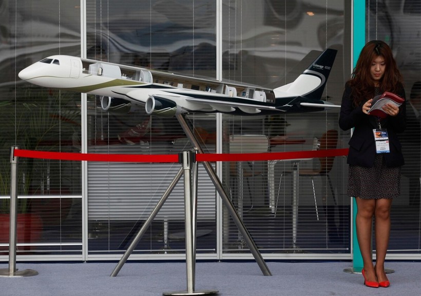 Mô hình mẫu máy bay Embraer Lineage 1000 tại triển lãm hàng không tổ chức ở Hong Kong năm 2011 (Ảnh: AP)